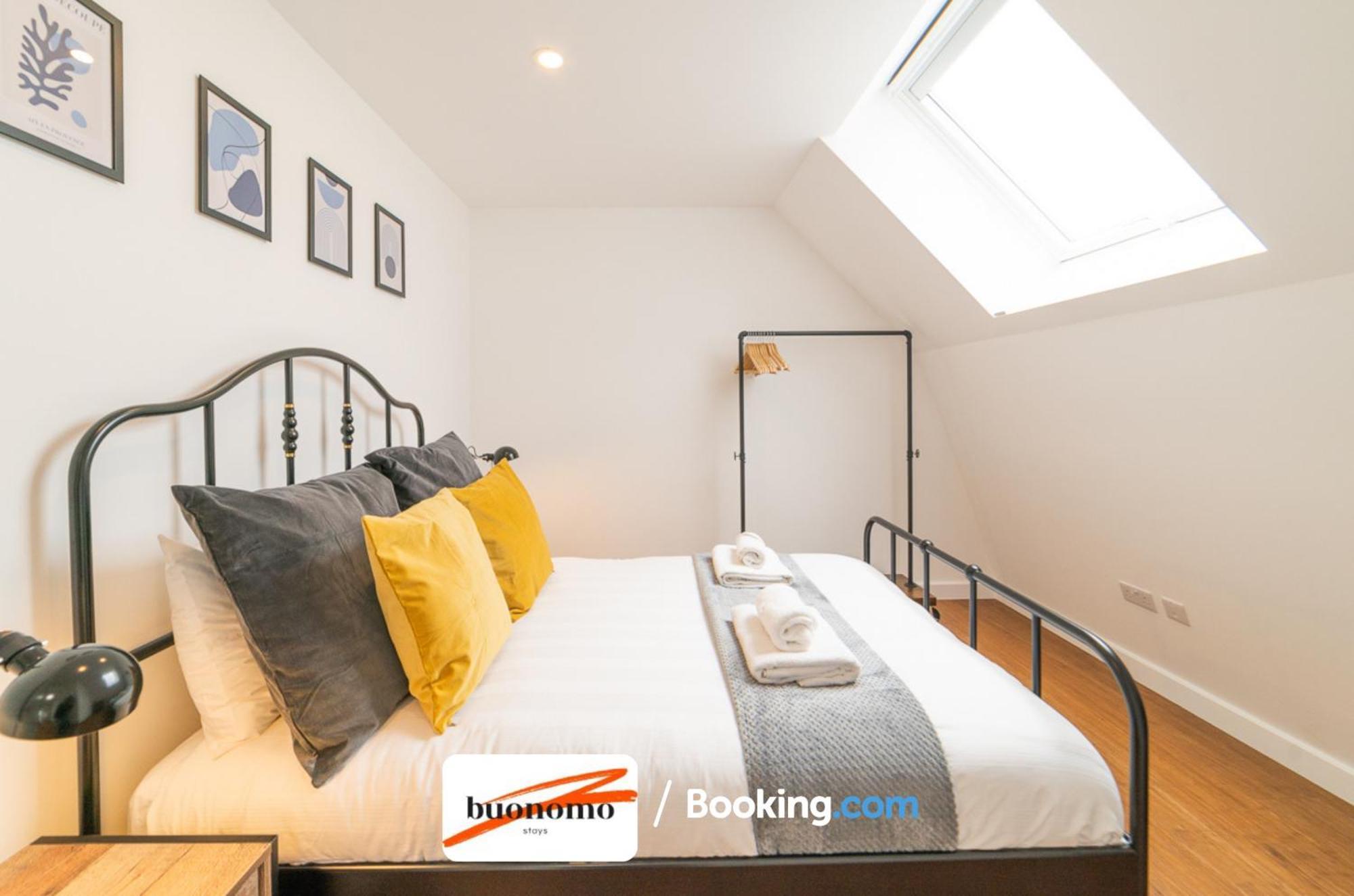 Two Bedroom Apartment At Buonomo Stays Short Lets & Serviced Accommodation London Exterior photo