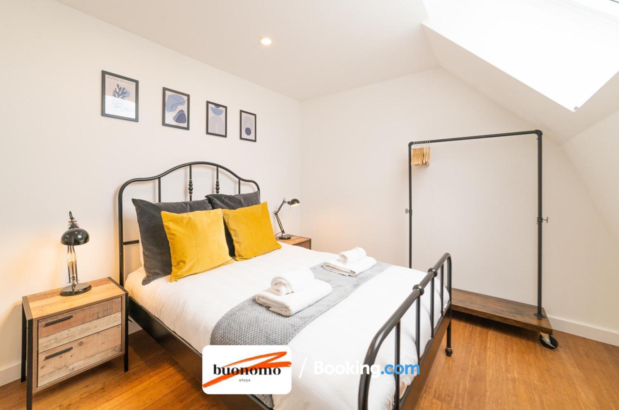 Two Bedroom Apartment At Buonomo Stays Short Lets & Serviced Accommodation London Exterior photo
