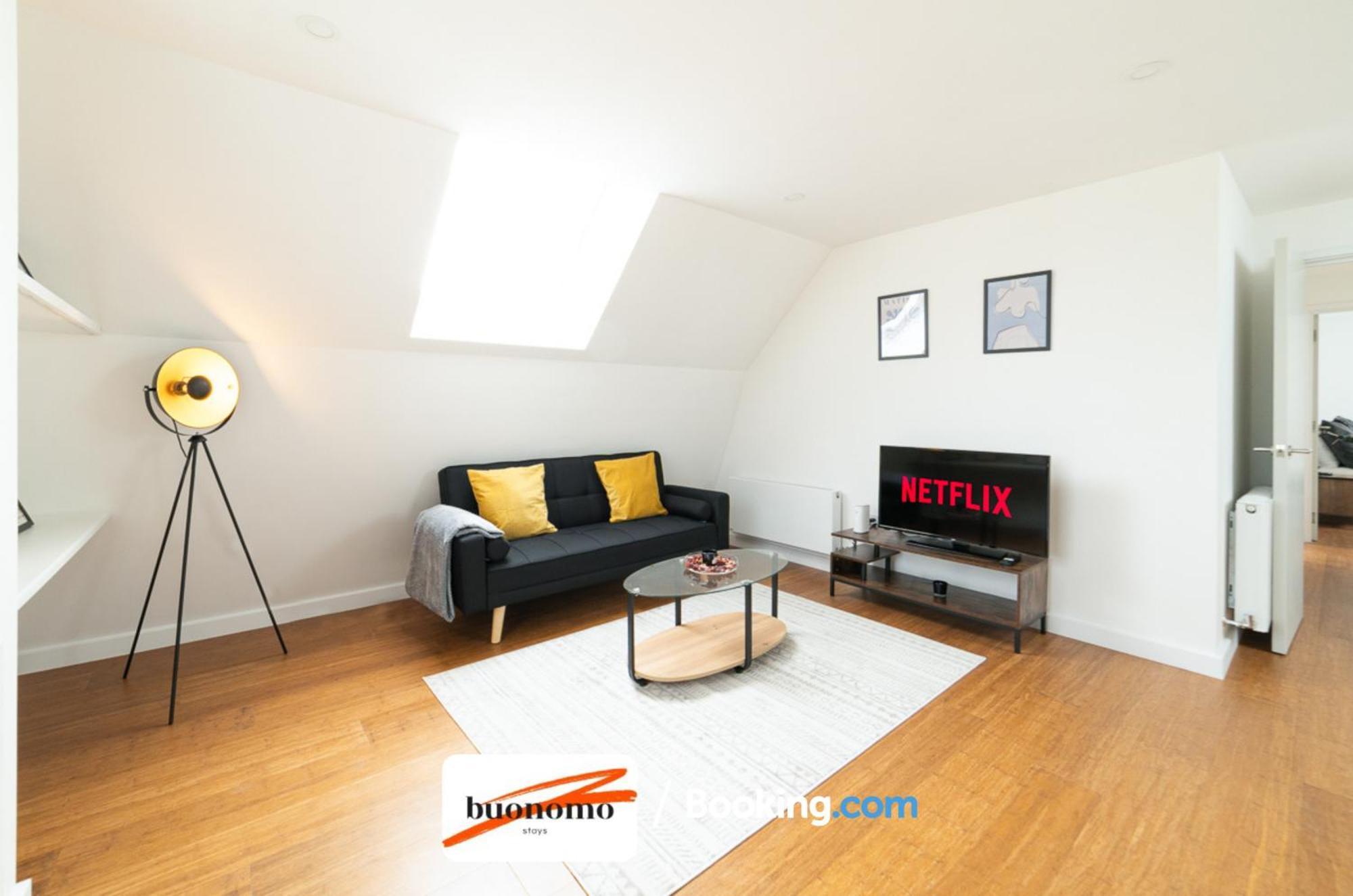 Two Bedroom Apartment At Buonomo Stays Short Lets & Serviced Accommodation London Exterior photo
