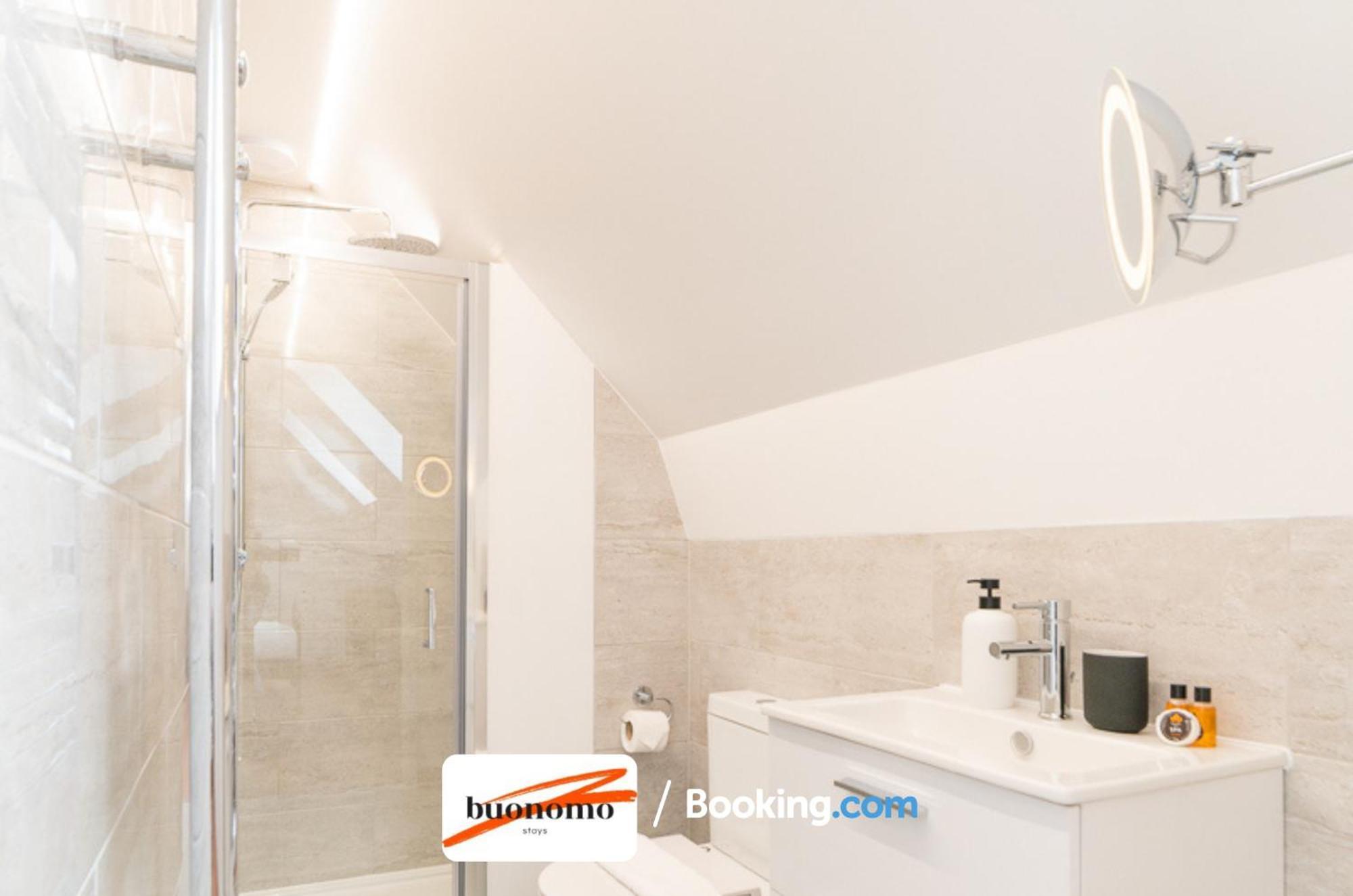 Two Bedroom Apartment At Buonomo Stays Short Lets & Serviced Accommodation London Exterior photo