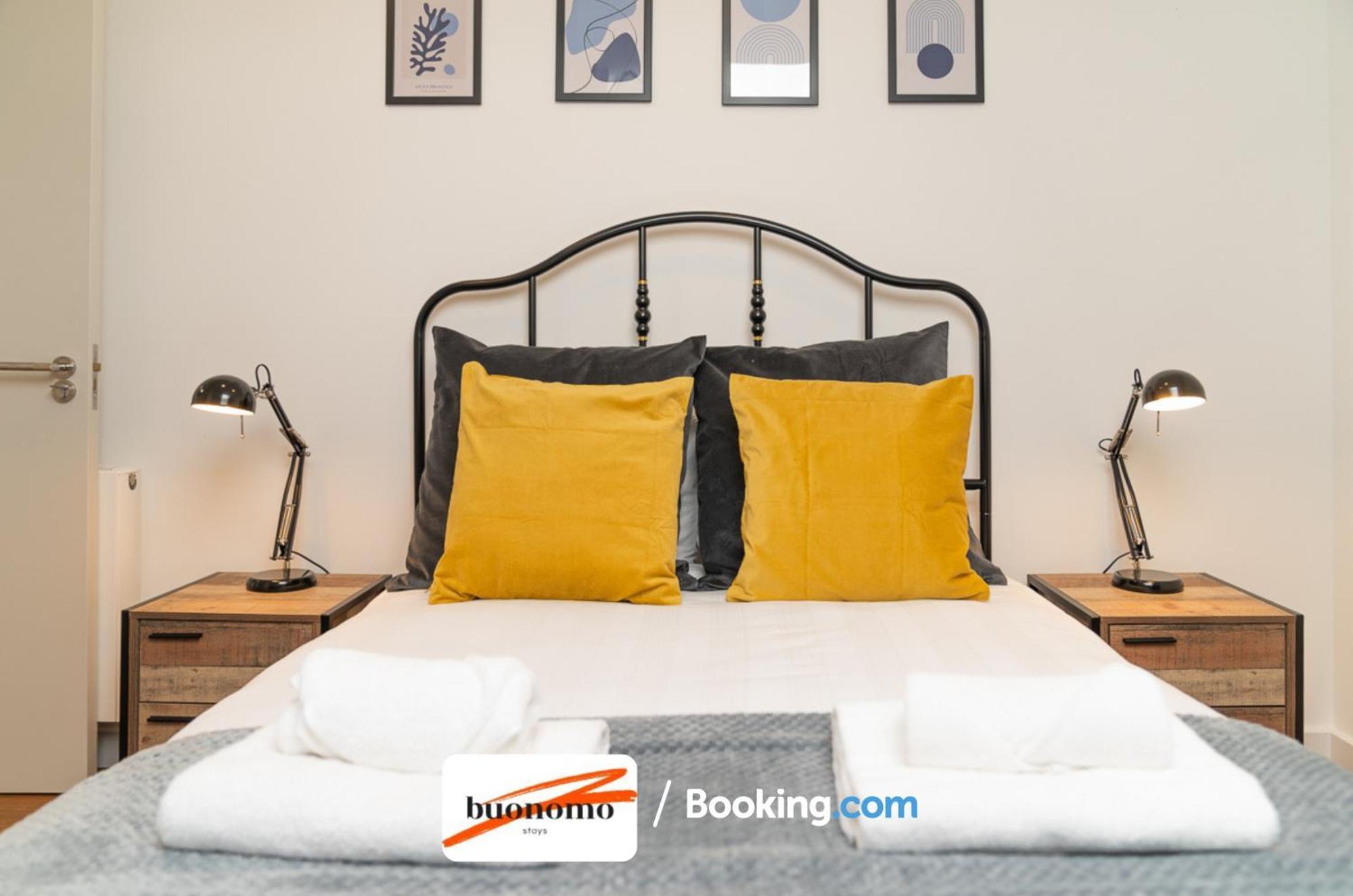 Two Bedroom Apartment At Buonomo Stays Short Lets & Serviced Accommodation London Exterior photo