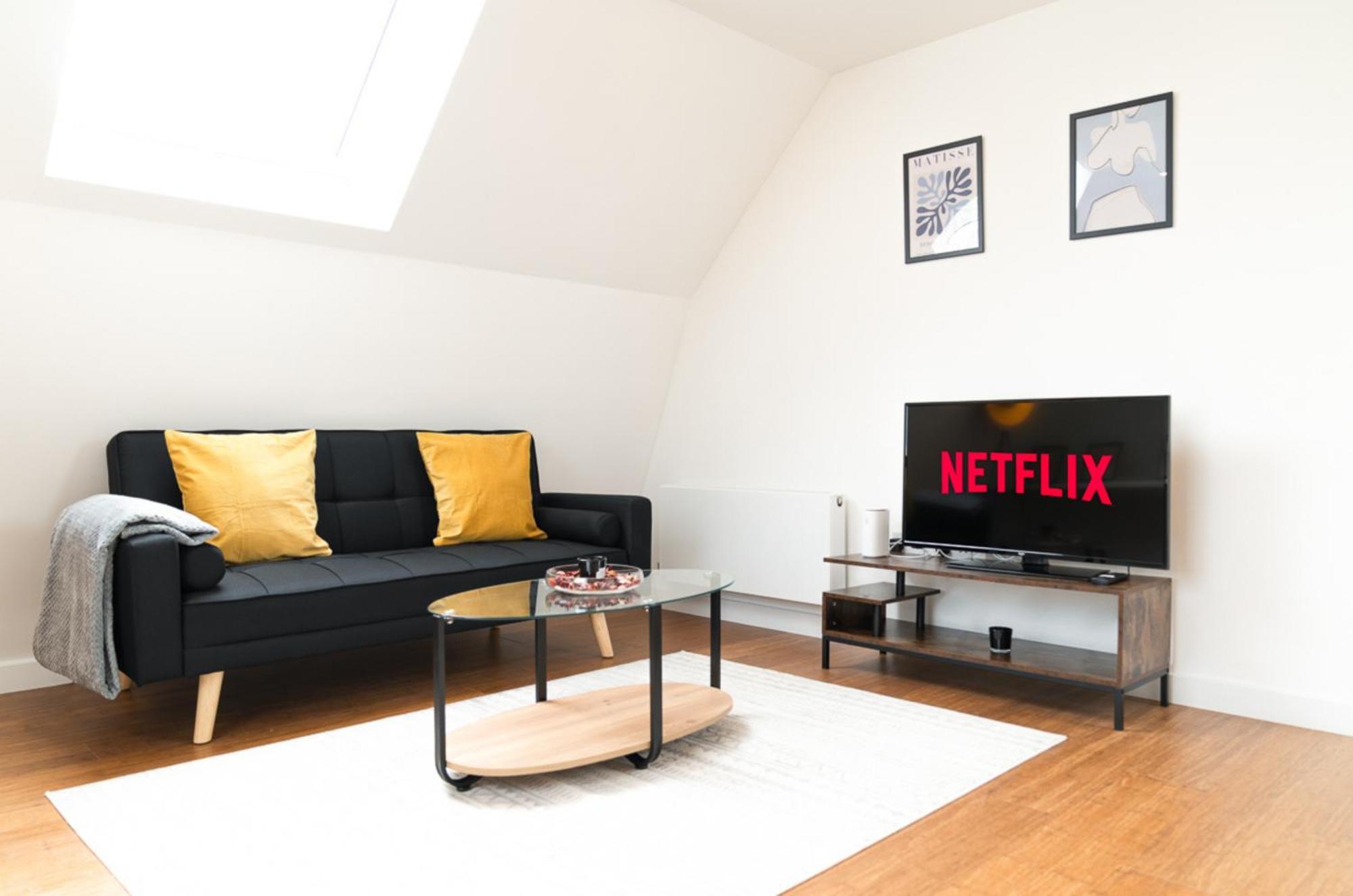 Two Bedroom Apartment At Buonomo Stays Short Lets & Serviced Accommodation London Exterior photo