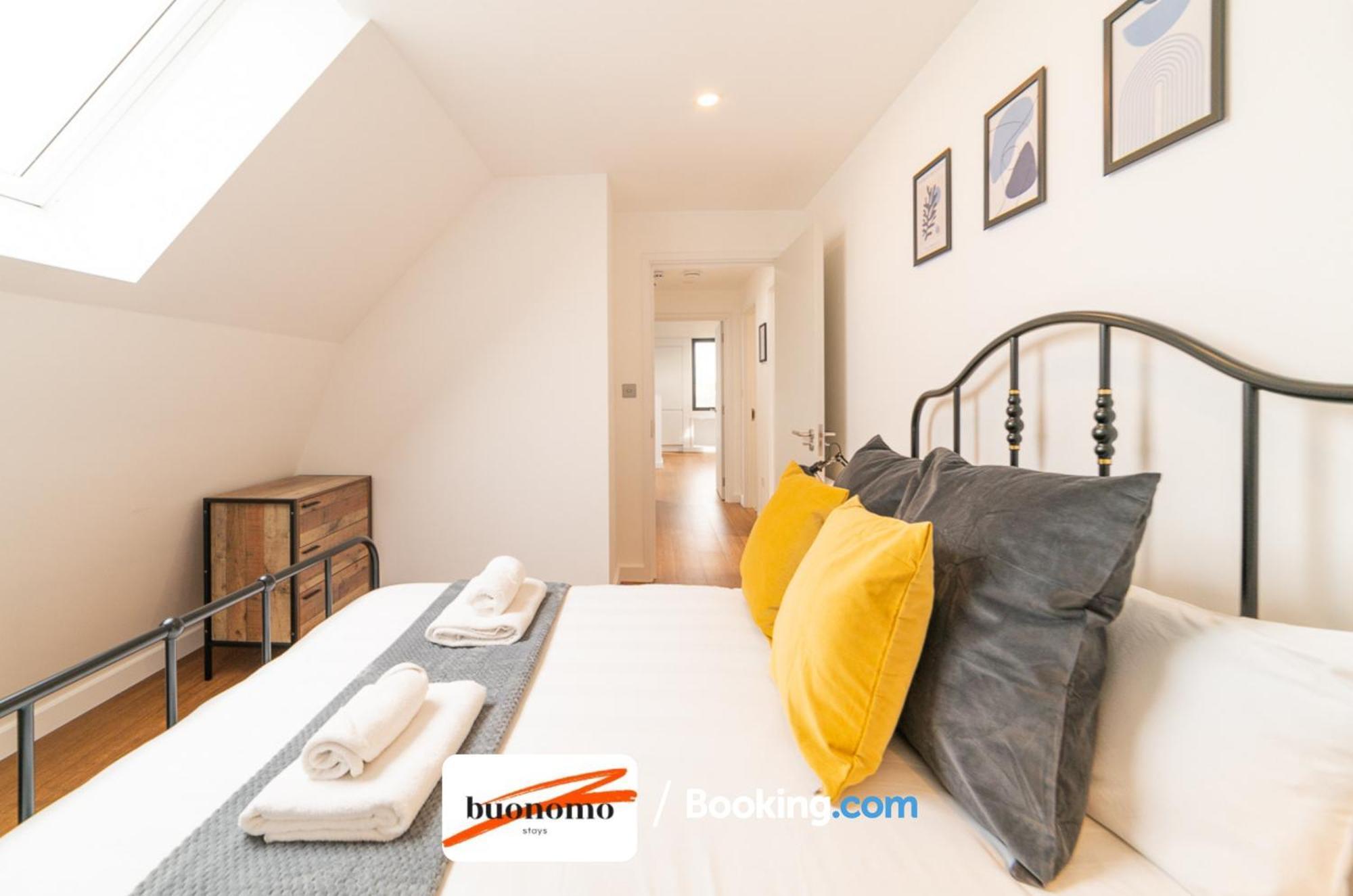 Two Bedroom Apartment At Buonomo Stays Short Lets & Serviced Accommodation London Exterior photo