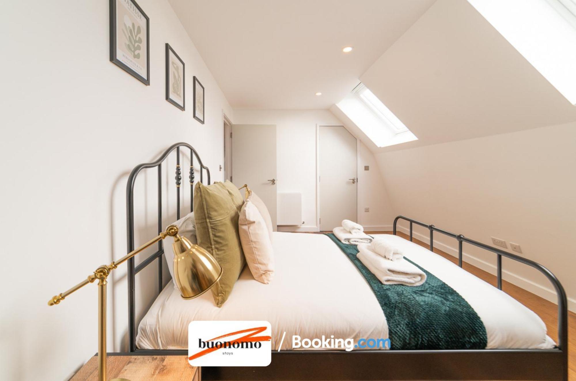 Two Bedroom Apartment At Buonomo Stays Short Lets & Serviced Accommodation London Exterior photo