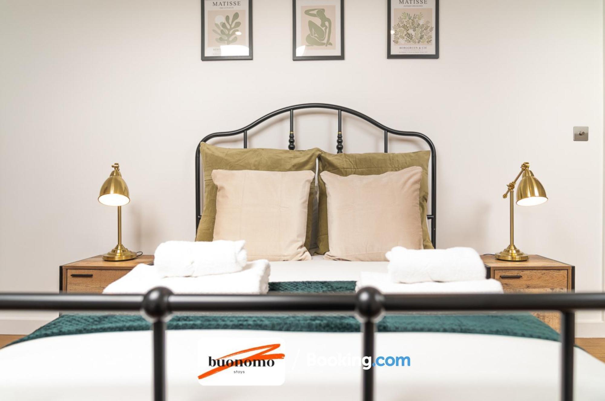 Two Bedroom Apartment At Buonomo Stays Short Lets & Serviced Accommodation London Exterior photo