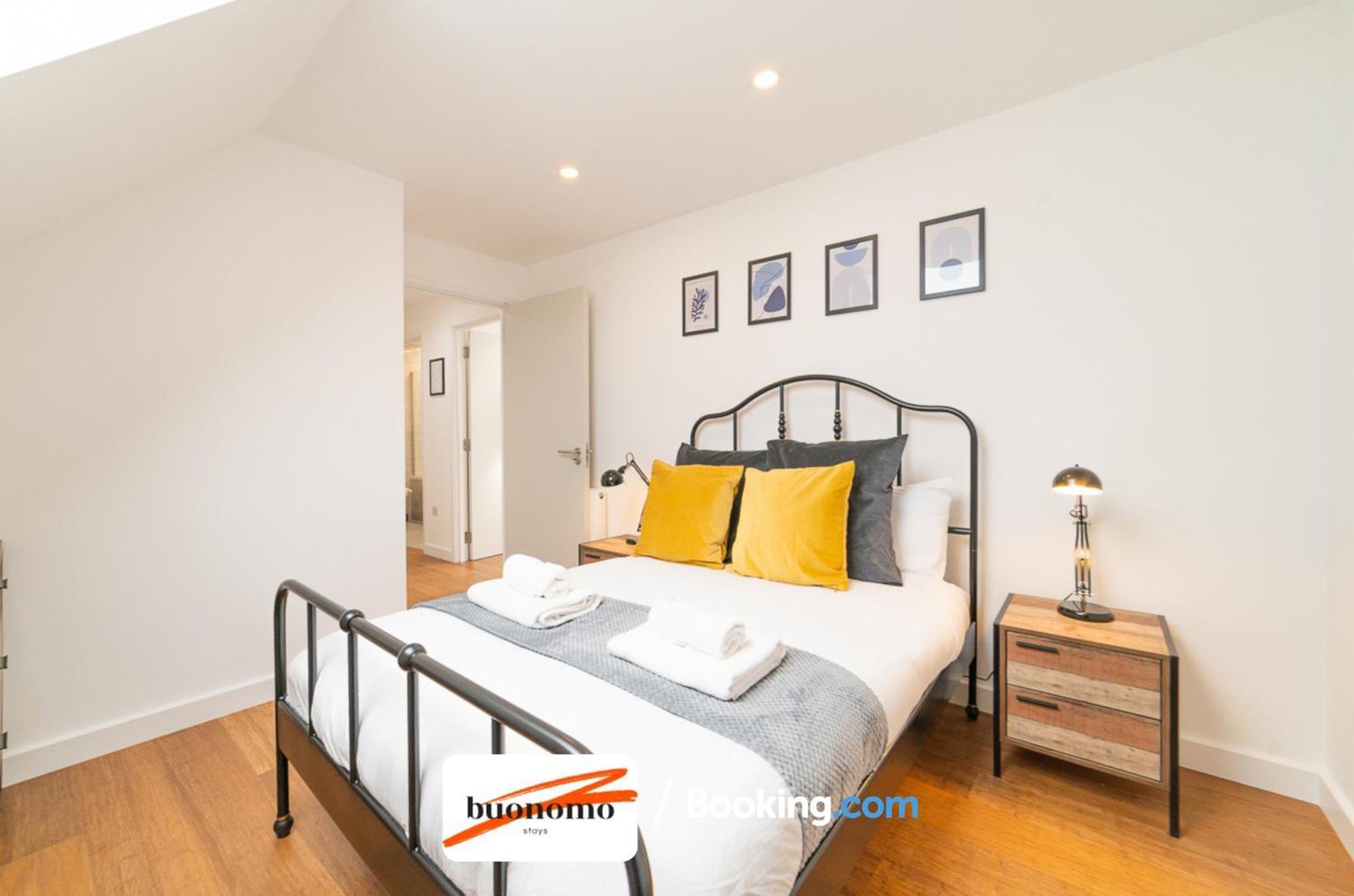 Two Bedroom Apartment At Buonomo Stays Short Lets & Serviced Accommodation London Exterior photo